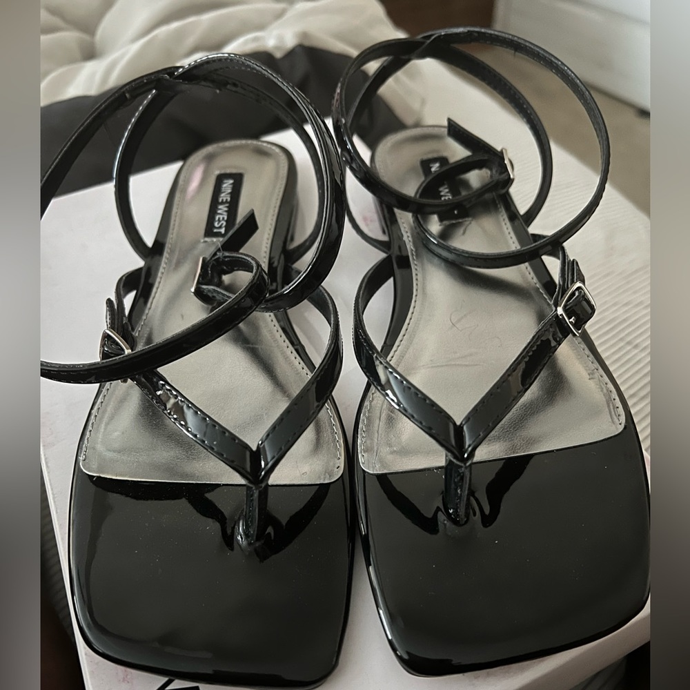 New Nine West sandals